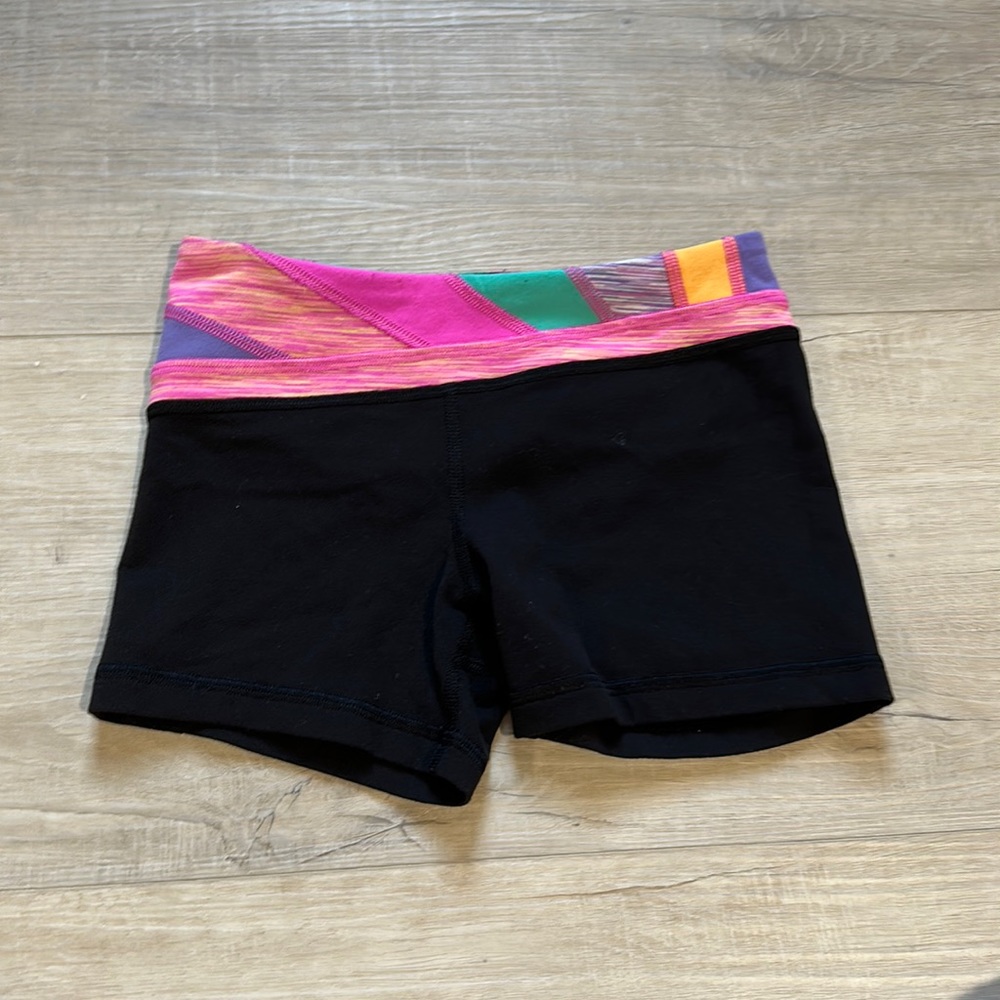 Ivivva reversible short, child size 6, in excellent condition.